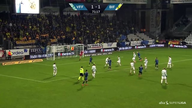 Bàn thắng giống 96% làm chúng ta liên tưởng tới cú sút phạt thần sầu của Payet