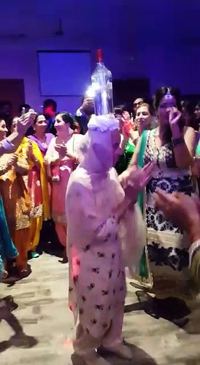 Aunty Dancing On Punjabi Patiala Peg So Song