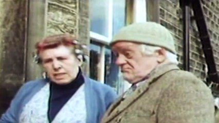 Last of the Summer Wine S09E12 When You Take a Good Bite of Yorkshire, It Tastes Terrible