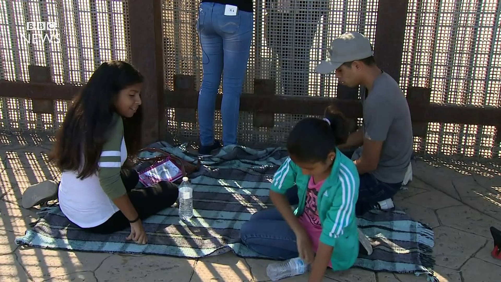 ⁣US election 2016: Life on the US-Mexico border - BBC News