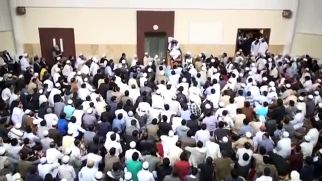 Maulana Tariq Jameel narrates a Funny Story of Bus Conductor "Nikaah"