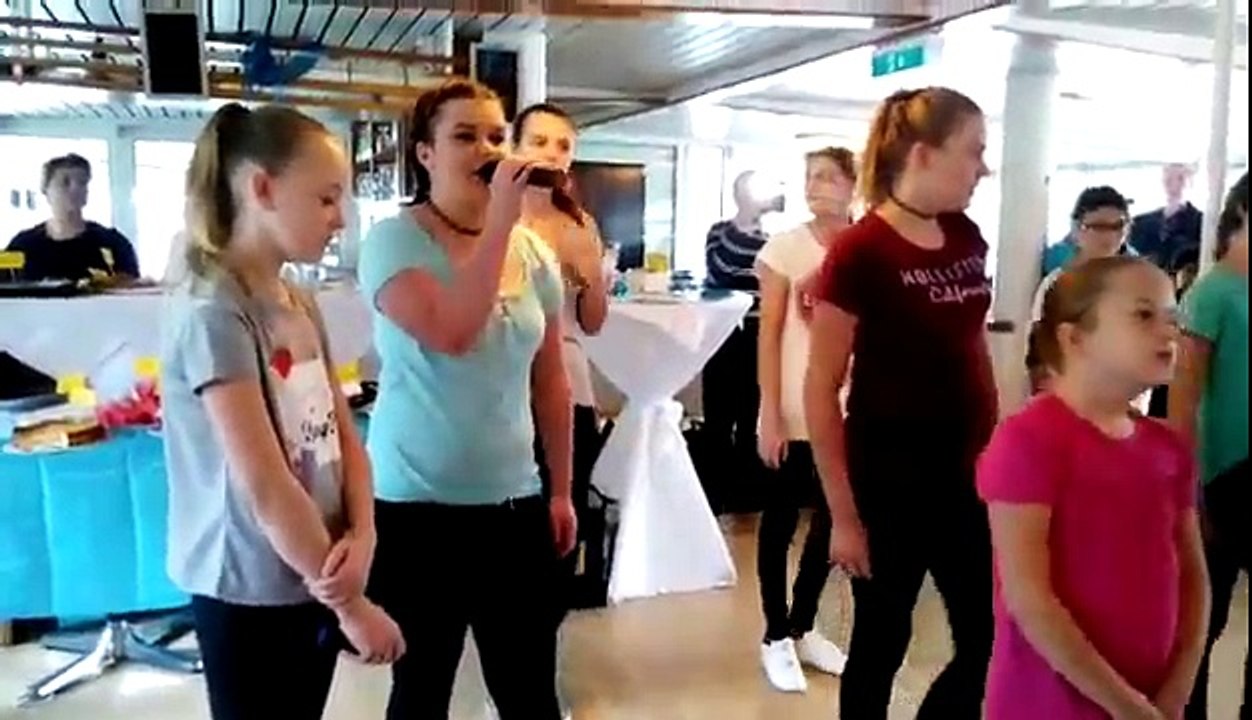 Wr sind die Zukunft ( KARDS SONG )