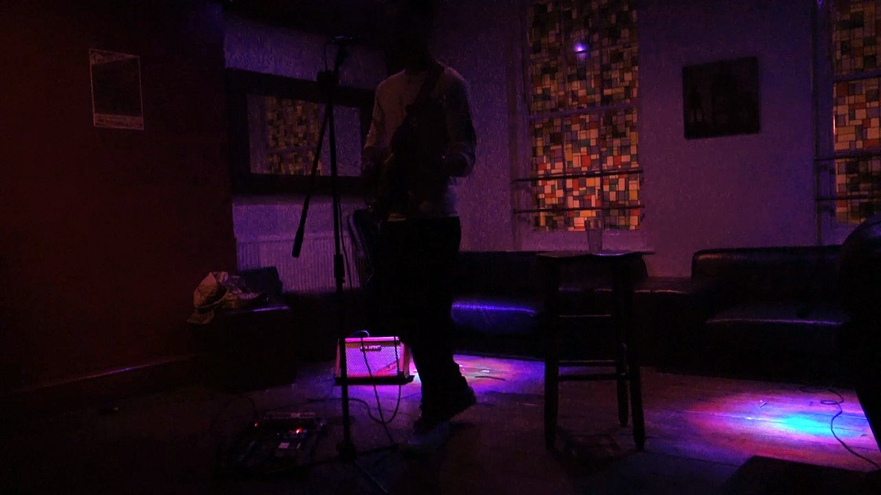 10-11-16 Voice, Verse & Vapour at Wees Lounge Alex Part