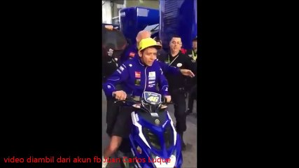 VALENTINO ROSSI KICKS WOMAN IN PADDOCK