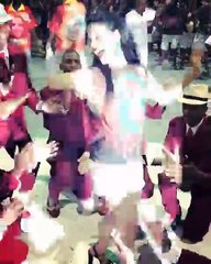 Paloma Bernardi mostra rebolado em ensaio da Grande Rio