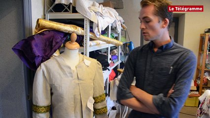 Saint-Pol-de-Léon (29). Cercle Bleuniadur : du tissu de la Reine d'Angleterre pour un costume !