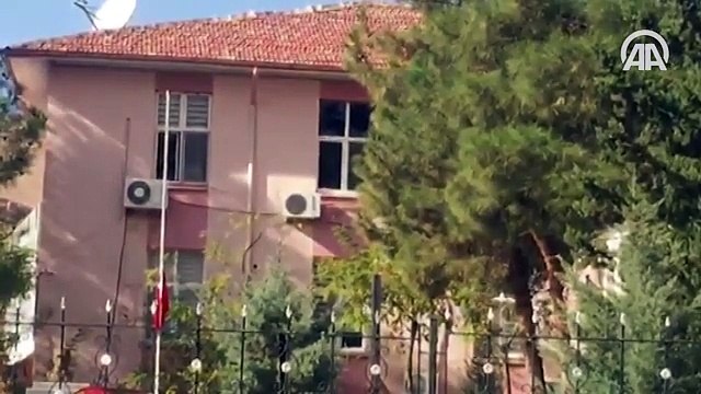 Derik ilçesinde Kaymakamlık binasına el yapımı patlayıcı ile saldırı düzenlendi.