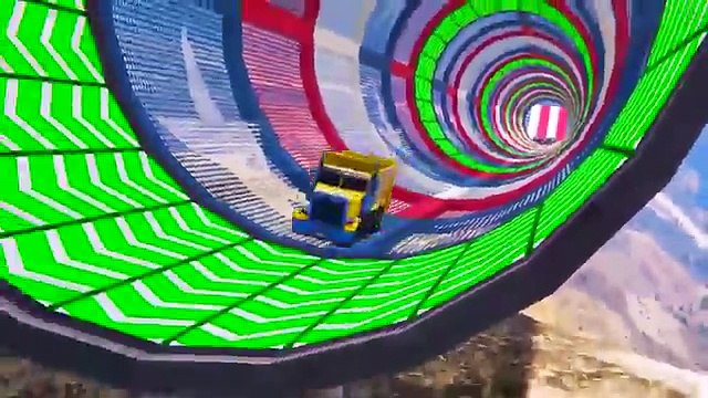 Спайдермен & Цветные Грузовики и Огромные Мячи , мультик игра для детей