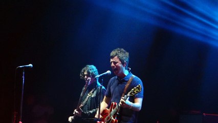 Noel Gallagher's High Flying Birds - Everybody's On The Run