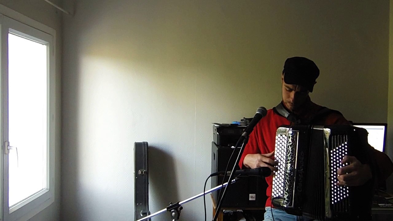 la fille qui pleure sur le rebord du monde