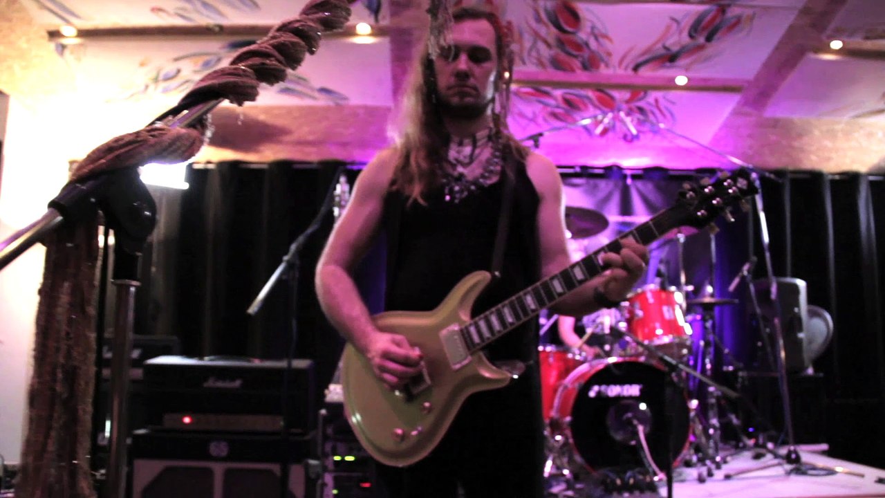 ULRICH ELLISON & TRIBE Waiting for a better day, live in Switzerland