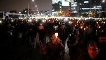 Centenas de milhares de sul-coreanos pedem demissão da presidente