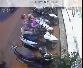 smart girls theft bag in front of the shop