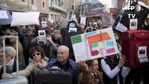 Italie: submergée par les touristes, Venise manifeste