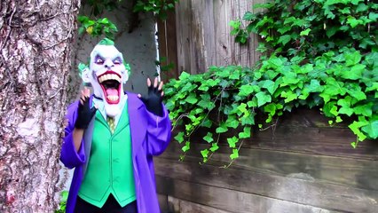Spiderman Kisses Catwoman: Elsa Dumped! + Elsa in Jail & Zombie Superhero IRL