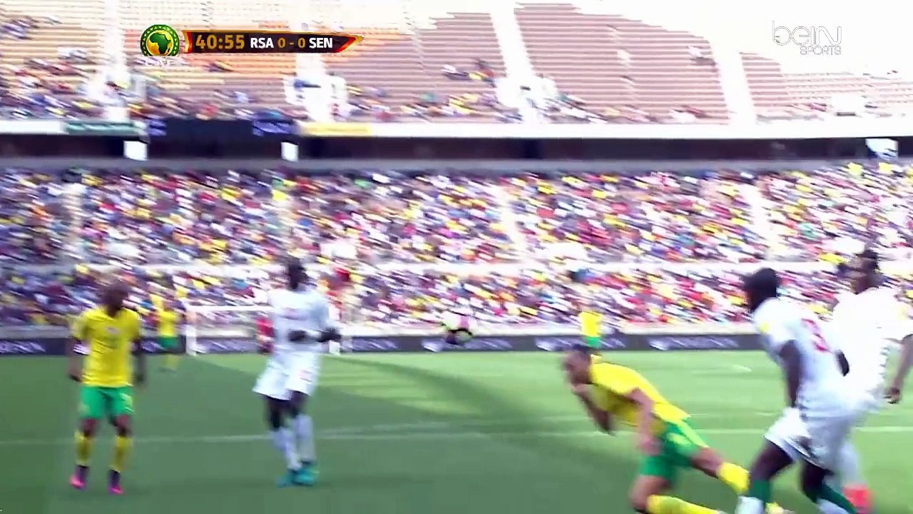 Un arbitre invente un penalty pendant le match Afrique du Sud VS Sénégal