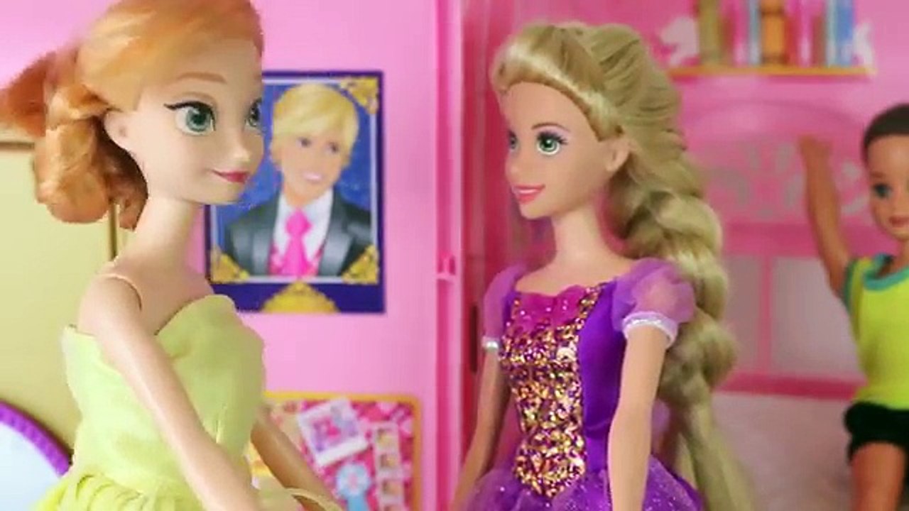 Frozen Elsa Barbie Ball Disney Frozen Ice Palace Anna, Kristoff, Prince Dance Party DisneyCarToys