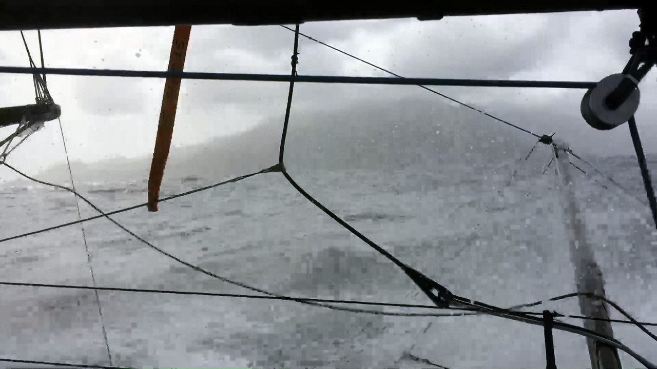 Alex Thomson en tête aux îles du Cap Vert / Vendée Globe