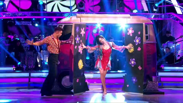 Daisy Lowe & Aljaz Salsa to 'Groove Is In The Heart' by Deee-Lite