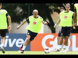 Fábio Santos integrado ao grupo da Seleção Brasileira