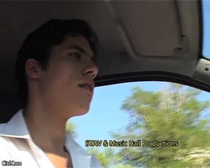 2. Violons: c'est l'Etrangère