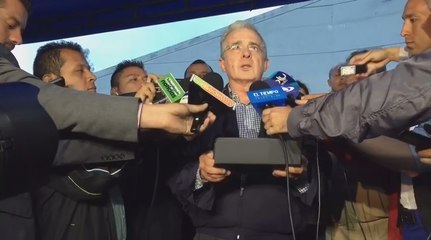 Uribe pide a Santos que aún no dé por "definitivo" nuevo acuerdo de paz