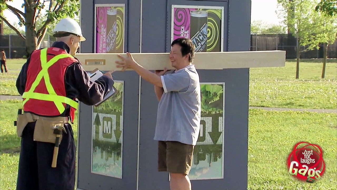 Worker Hit in the Head Prank