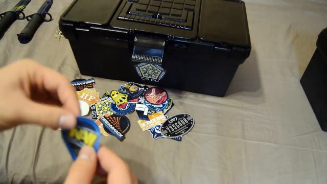 ОБЗОР НА РЕАЛЬНЫЕ НОЖИ + НАКЛЕЙКИ ИЗ CS GO