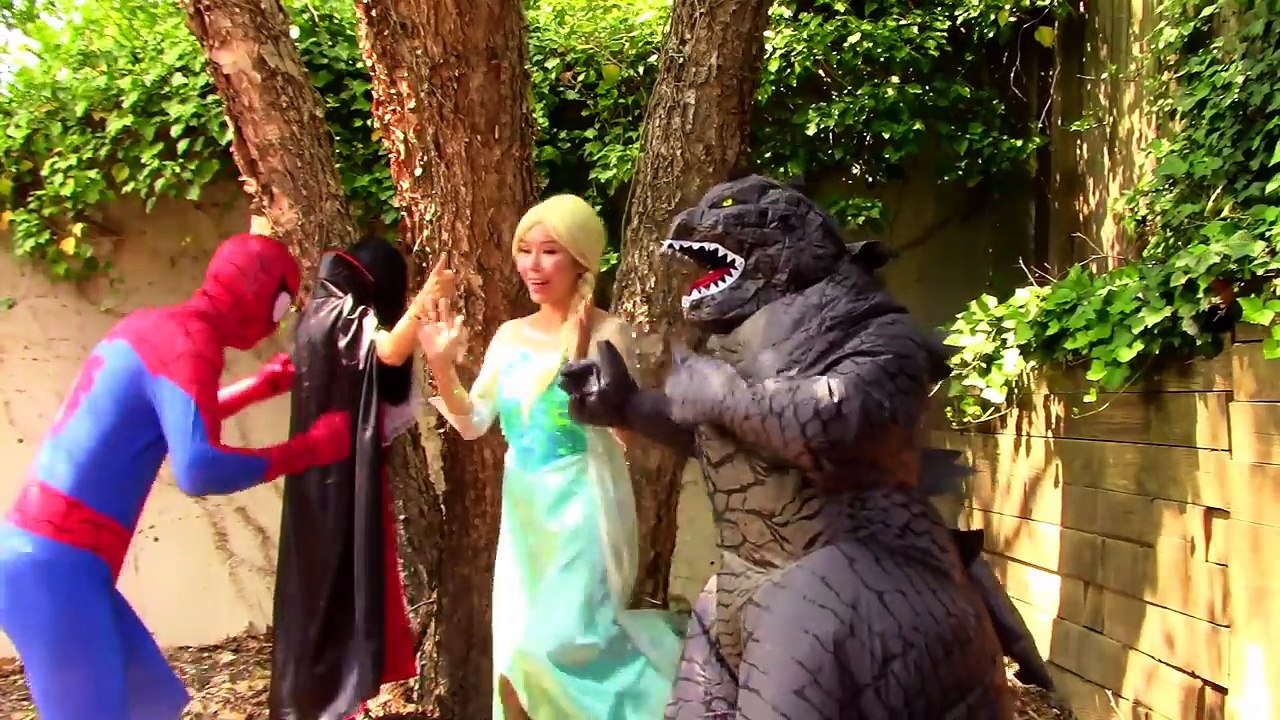 Frozen Elsa Loses her arms! w/ Snow white, Elsa baby, joker, spiderman, doctor spiderman