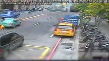 Accident de voiture mortel en direct - Caméra de surveillance [Sécurité] +18 partie  (5) HD