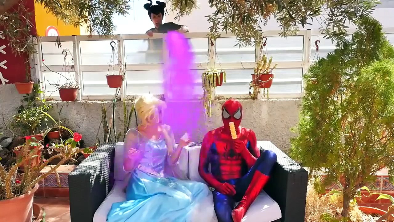 Мультик Эльза Frozen холодное сердце & Мультфильм спайдермен человек паук Мультики для детей vs шоу