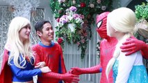 Is Spiderman Kissing Superwoman ! with Frozen Elsa & Anna, Pink Spidergirl, Hulk, Superman & Joke