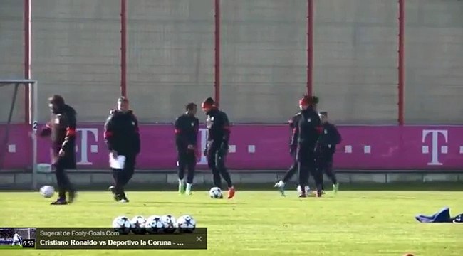 Thomas Müller does mocking impression of Cristiano Ronaldo at Bayern München Training 2015
