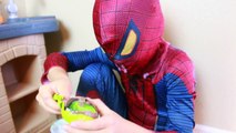 Baby Eli Batman Kinder surprise eggs~Spiderman eats Chocolate surprise eggs.