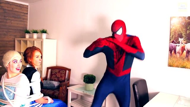 Spiderman, Elsa & Anna & Pink Spidergirl! Elsa & Spiderman Kidnapped! Superhero Fun in Real Life :)