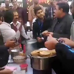 Amazing Footage Of Sheikh Rasheed With People