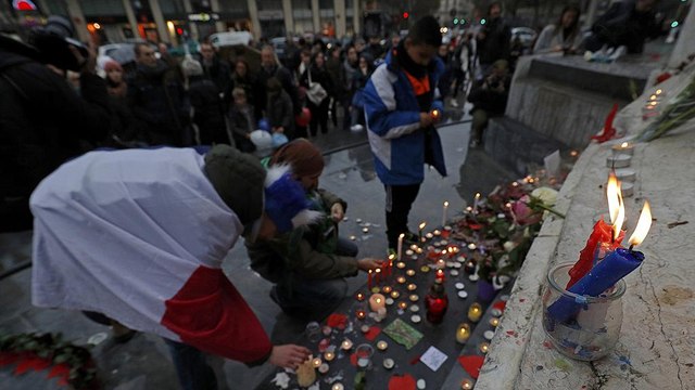 Paris commémore sobrement les attentats du 13/11/2015, 130 morts et des centaines de blessés