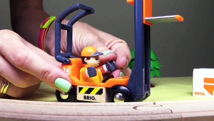 İnşaat İş Makineleri - Brio şehrinde İş makineleri köprü inşaa ediyor