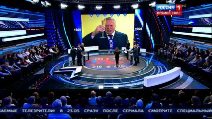Жириновский, как и обещал, выпил шампанского за победу Трампа
