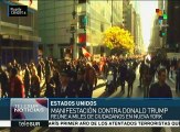 Miles de estadounidenses marchan contra el dpte. electo Donald Trump