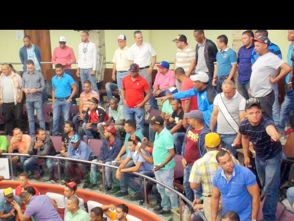 VIDEO-GALERIA-FOTOS-Jugada Especial a DOMINICANOS-AUSENTES-SANTIAGO-9-11-2016 Por Manuel Perello.