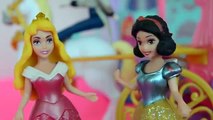 Elsa e Anna do Filme Frozen na Festa no Castelo Em Portugues!!! Parte 3 Tototoykids