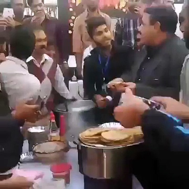 Amazing Footage of Sheikh Rasheed With People of His Constituency