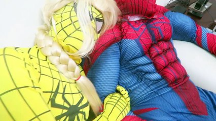 Is Yellow Spiderman GAY ? Yellow Spiderman love Spiderman VS Venom VS Hulk in real life