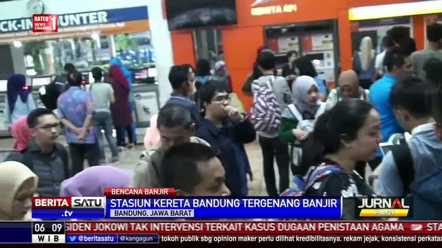 Banjir Merendam Stasiun Kereta Bandung