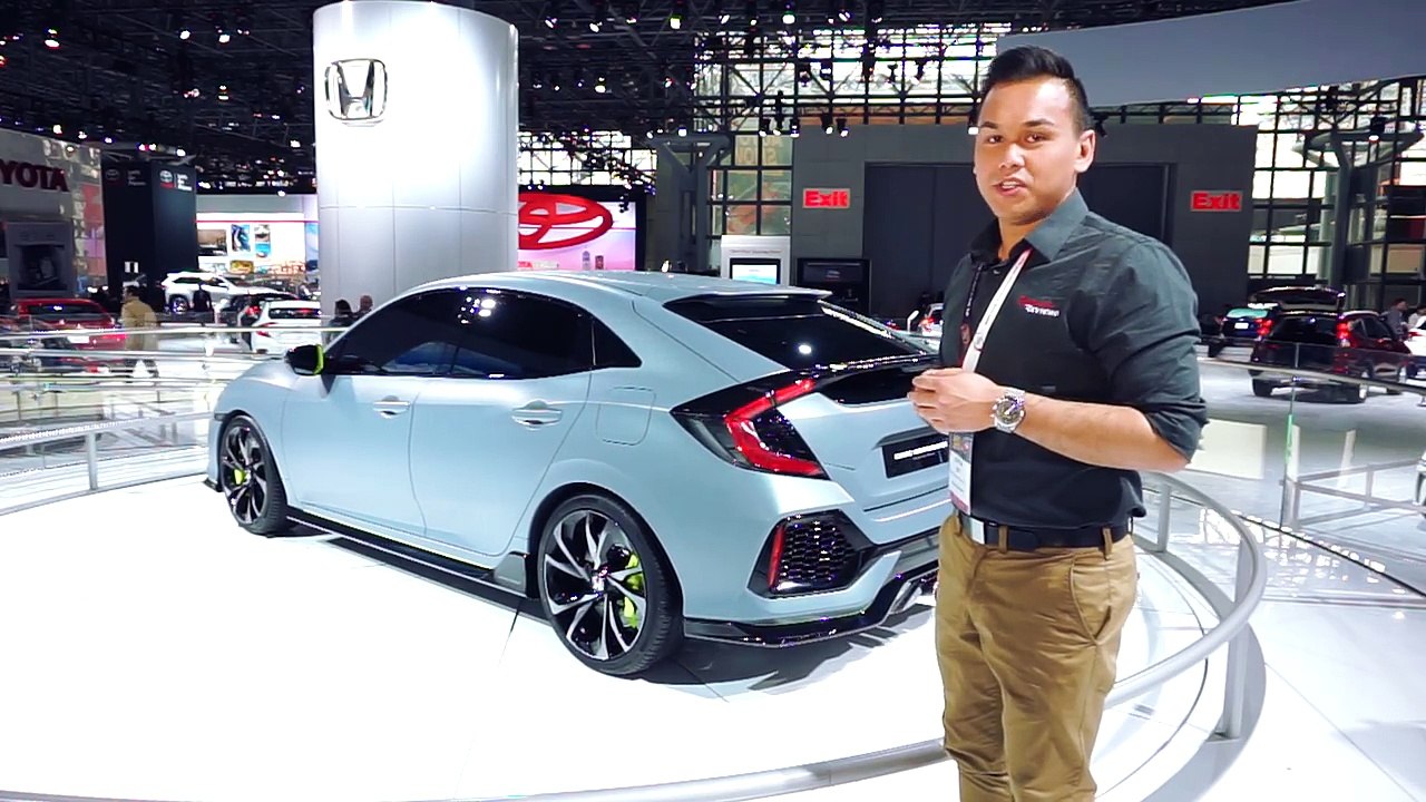 2017 Honda Civic Hatchback – Redline - First Look – 2016 New York Auto Show-ixb815QSqeo