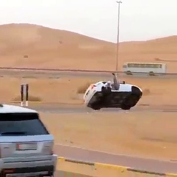 Fabolous car driving on 2 tyres