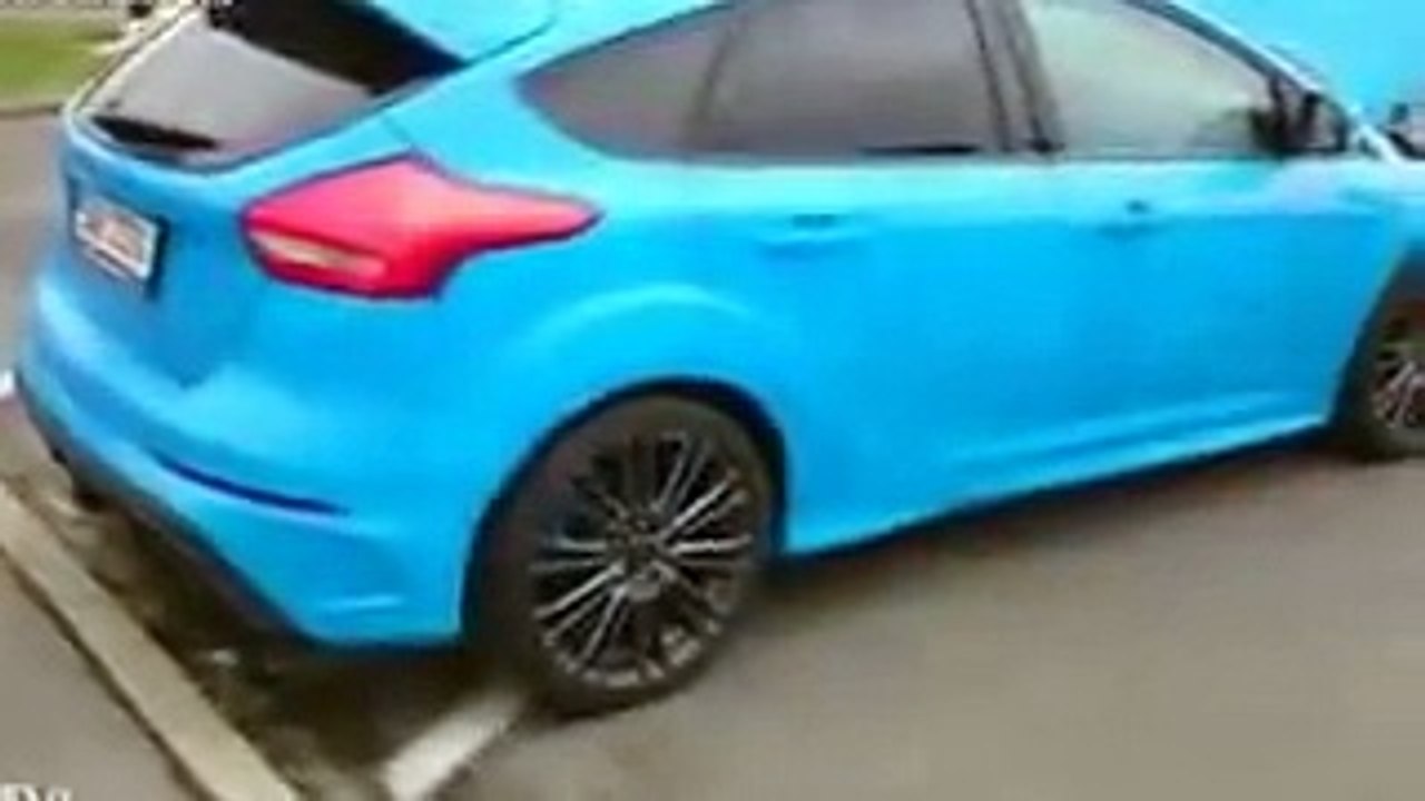 Ford Focus Rs Vs Renault Megane Rs 275 Trophy Akrapovic Acceleration 0 250km H & Exhaust Sound