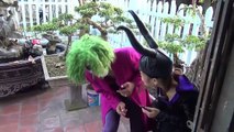 Hypnotized Spiderman, Frozen Elsa vs Joker vs Maleficent stealing Pink Spidergirl, Ariel, Anna