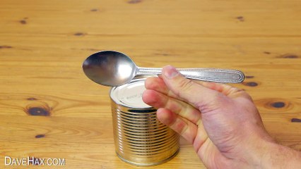 Ouvrir une boîte de conserve avec une cuillère !